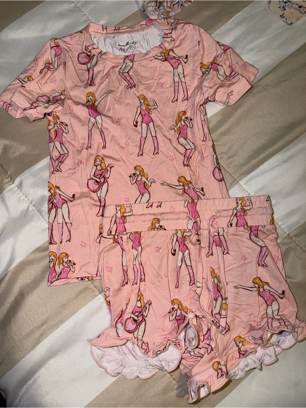 Made By Molly | pink popstar Printed Short Pajama Set, size 3T